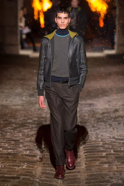 Look 24